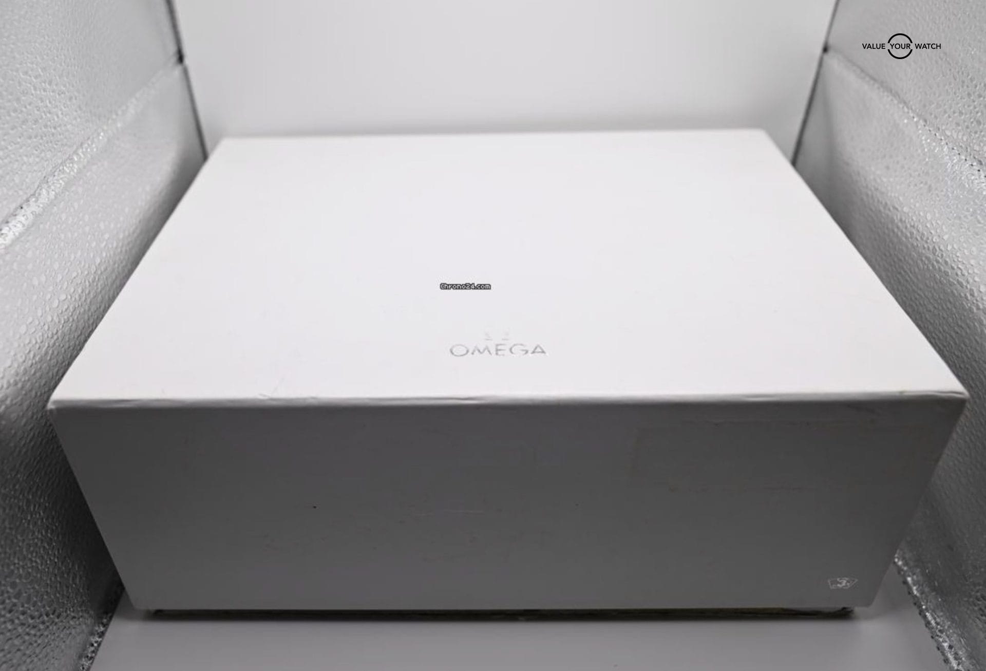 Omega Seamaster Planet Ocean 215.30.44.22.01.001 GMT Oreo - Image 3