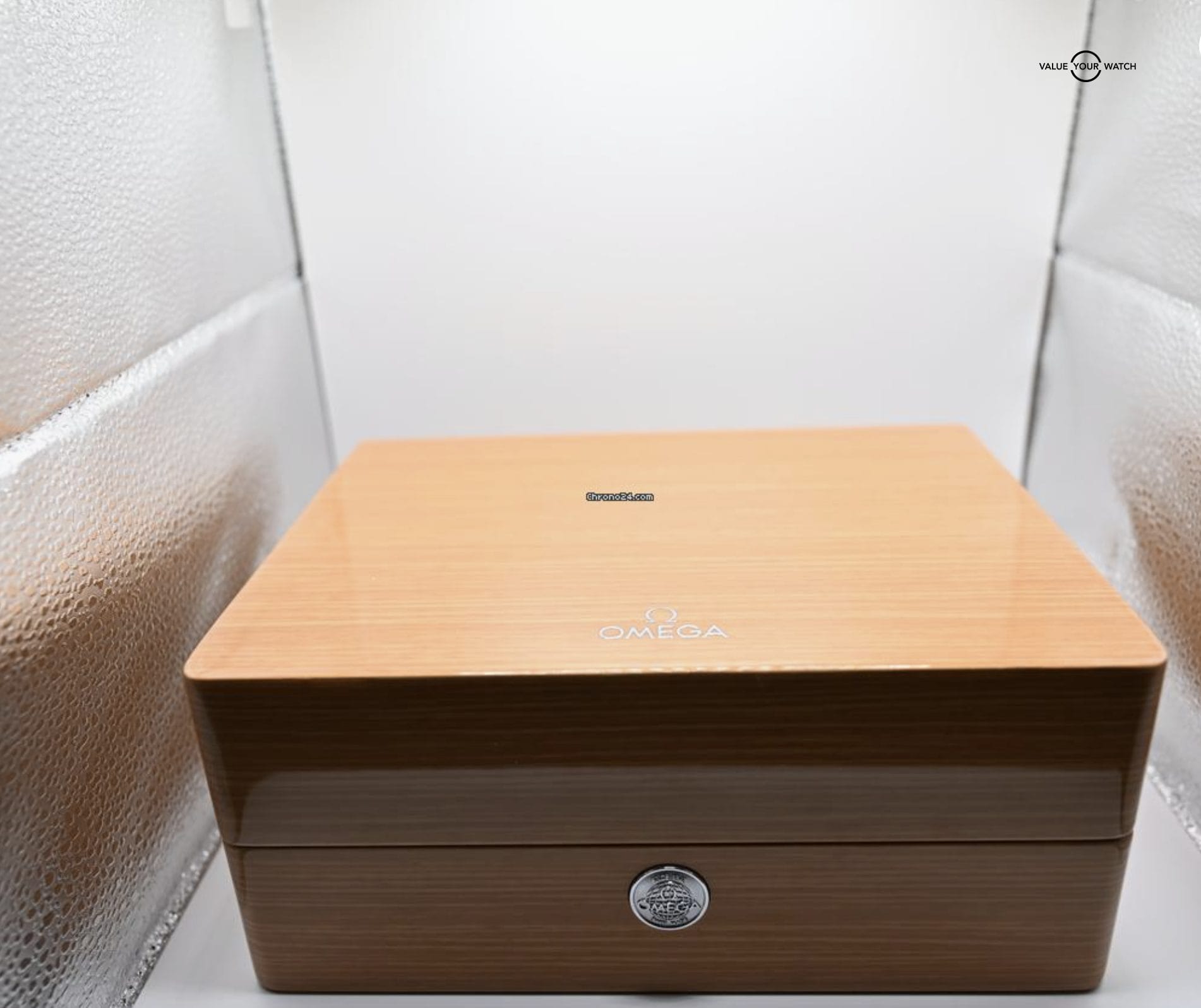 Omega Seamaster Planet Ocean 215.30.44.22.01.001 GMT Oreo - Image 4