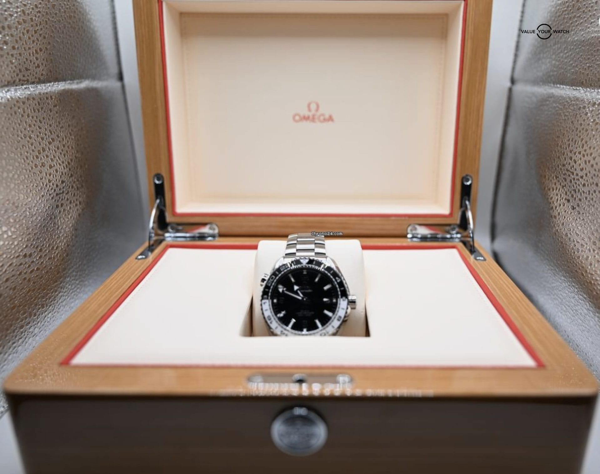 Omega Seamaster Planet Ocean 215.30.44.22.01.001 GMT Oreo | Value