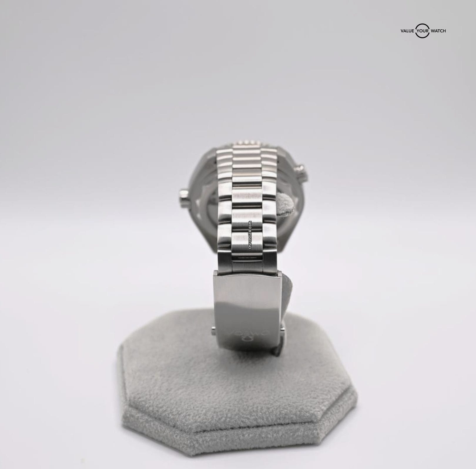 Omega Seamaster Planet Ocean 215.30.44.22.01.001 GMT Oreo - Image 10