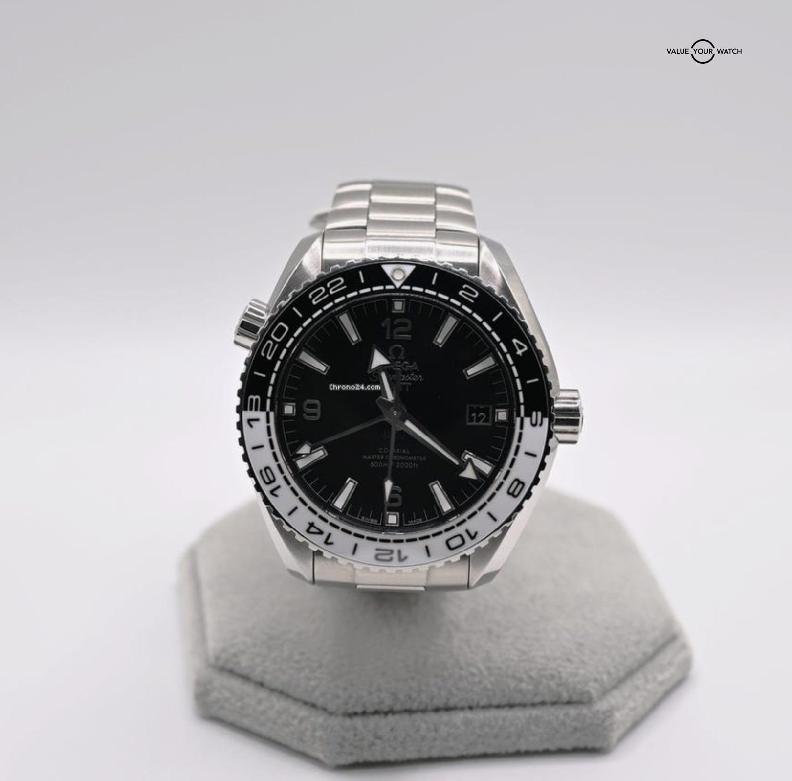 Omega Seamaster Planet Ocean 215.30.44.22.01.001 GMT Oreo - Image 11