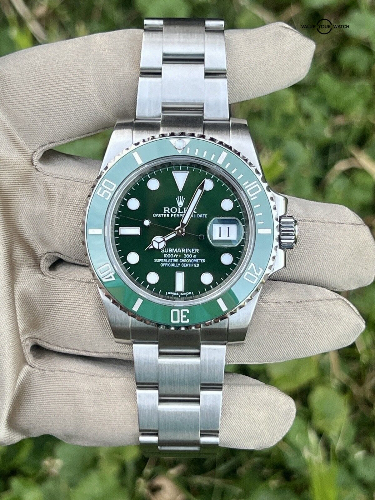 Rolex Submariner 116610LV “Hulk” Green Dial Bezel Full Links With