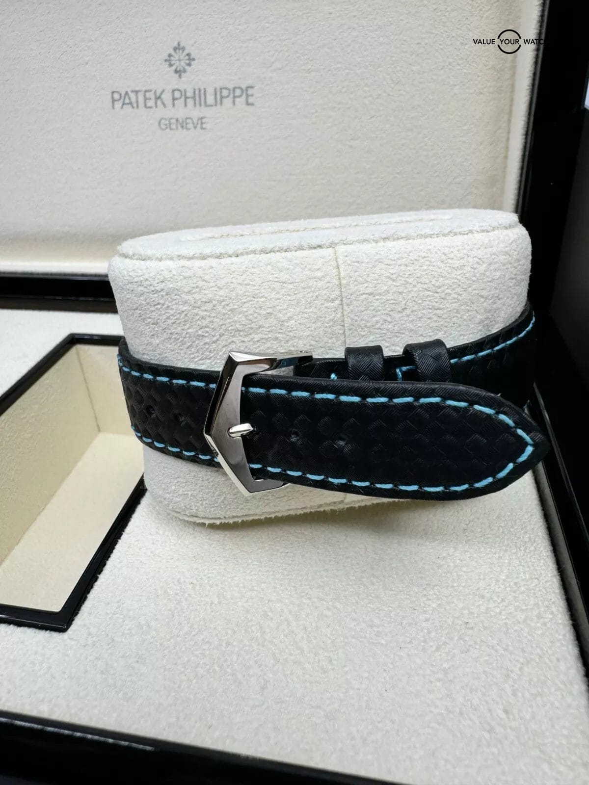 May 2024 Patek Philippe Calatrava 6007G-011 White Gold Blue Accents Carbon Dial - Image 6