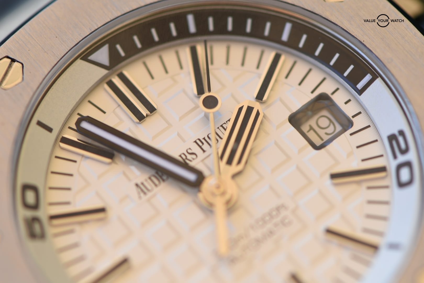 Audemars Piguet Royal Oak Offshore Diver White Dial 42mm - 15710ST.OO.A002CA.02 - Image 3