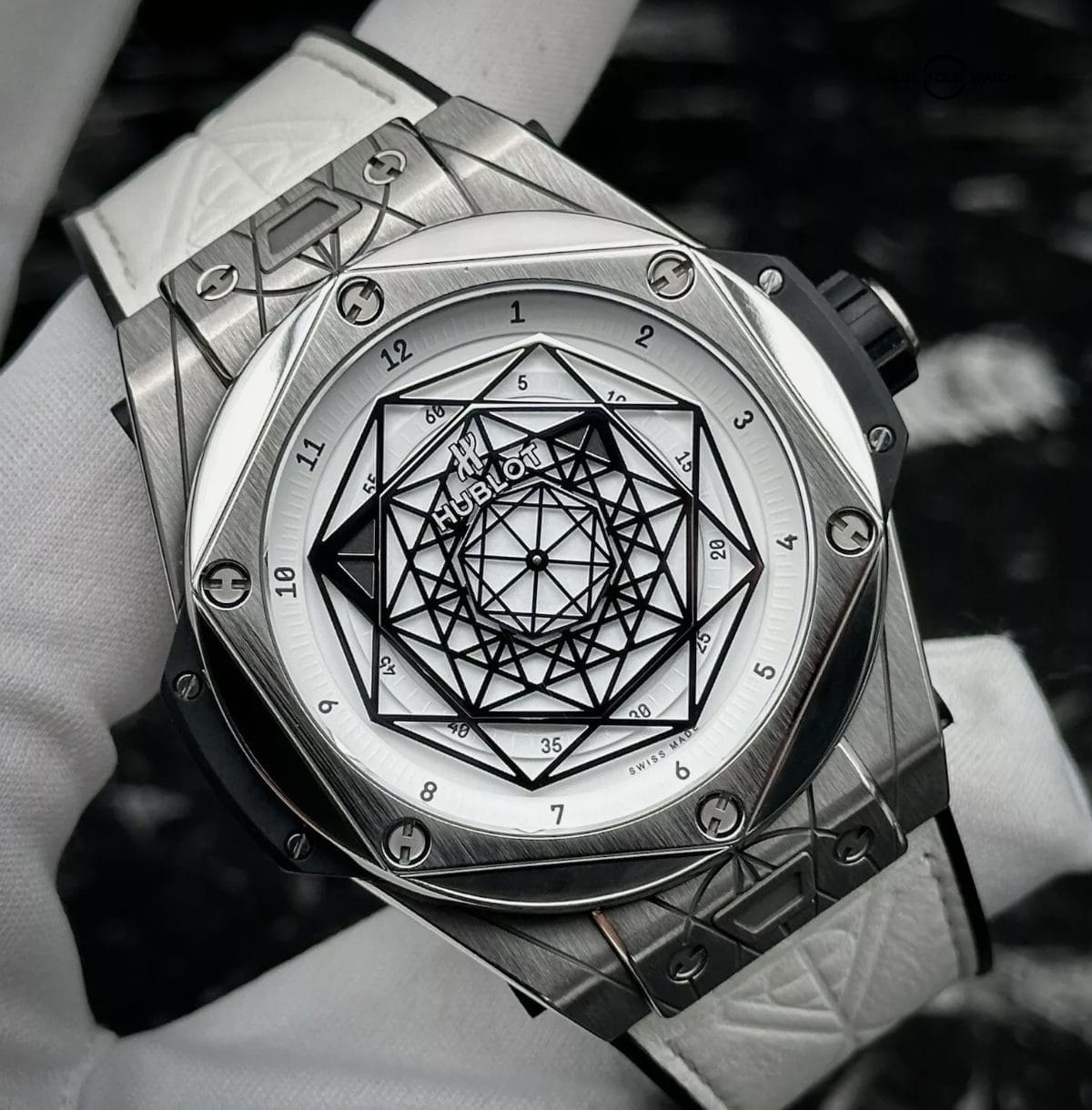 Hublot Big Bang Sang Bleu Titanium 1/200 415.NX.2027.VR.MXM18 White Box/Papers - Image 3