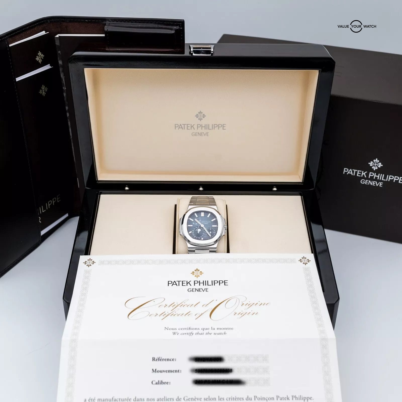 2016 Patek Philippe Nautilus 5712/1A Moonphase Blue Dial 40mm Steel Bracelet - Image 3