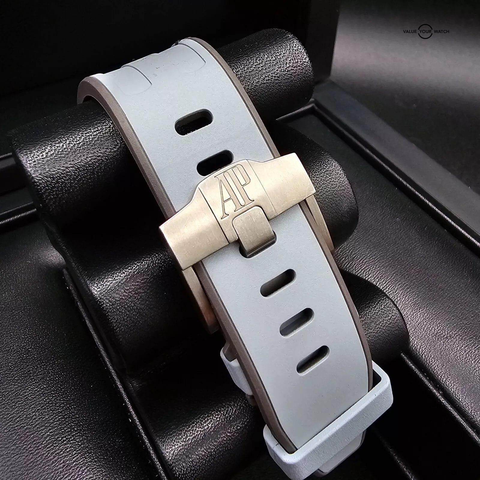 Audemars Piguet Royal Oak Offshore, AP Ghost: Titanium and ceramic, serviced! - Image 5