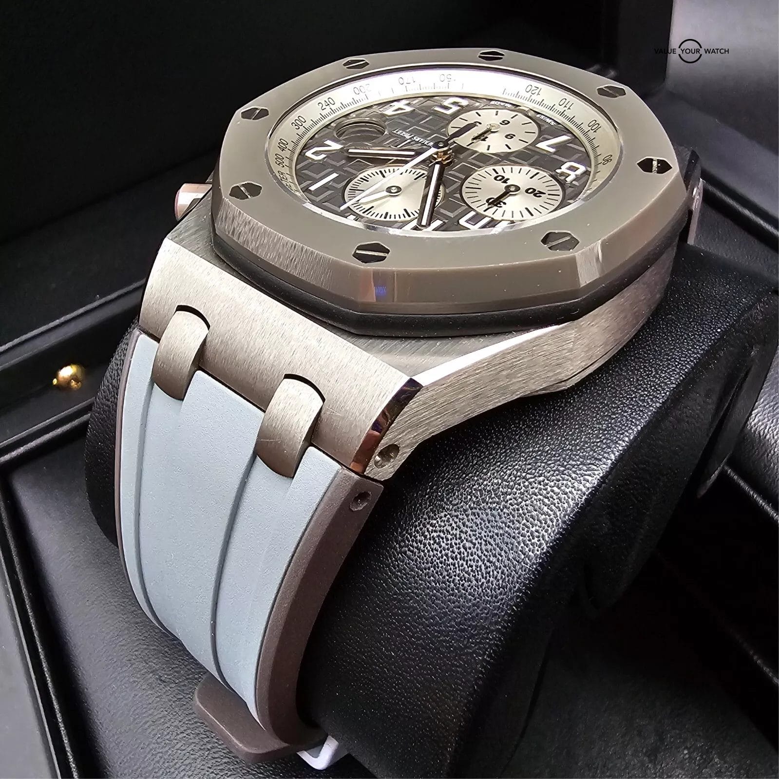 Audemars Piguet Royal Oak Offshore, AP Ghost: Titanium and ceramic, serviced! - Image 7