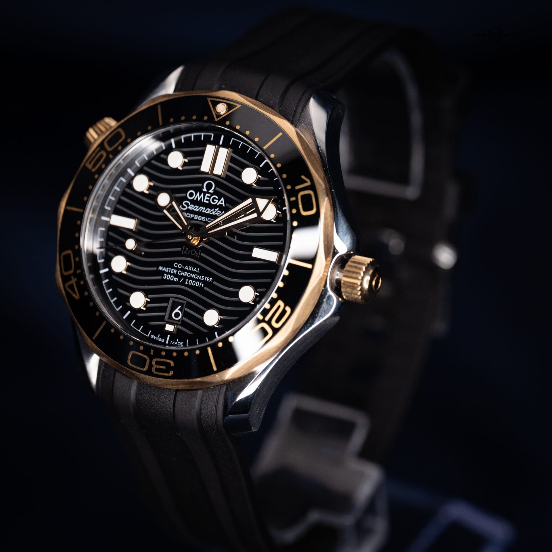 OMEGA Seamaster 腕時計 ブラック/ゴールド Omega Seamaster Diver 300m 18K/SS with Black Dial on Rubber Strap
