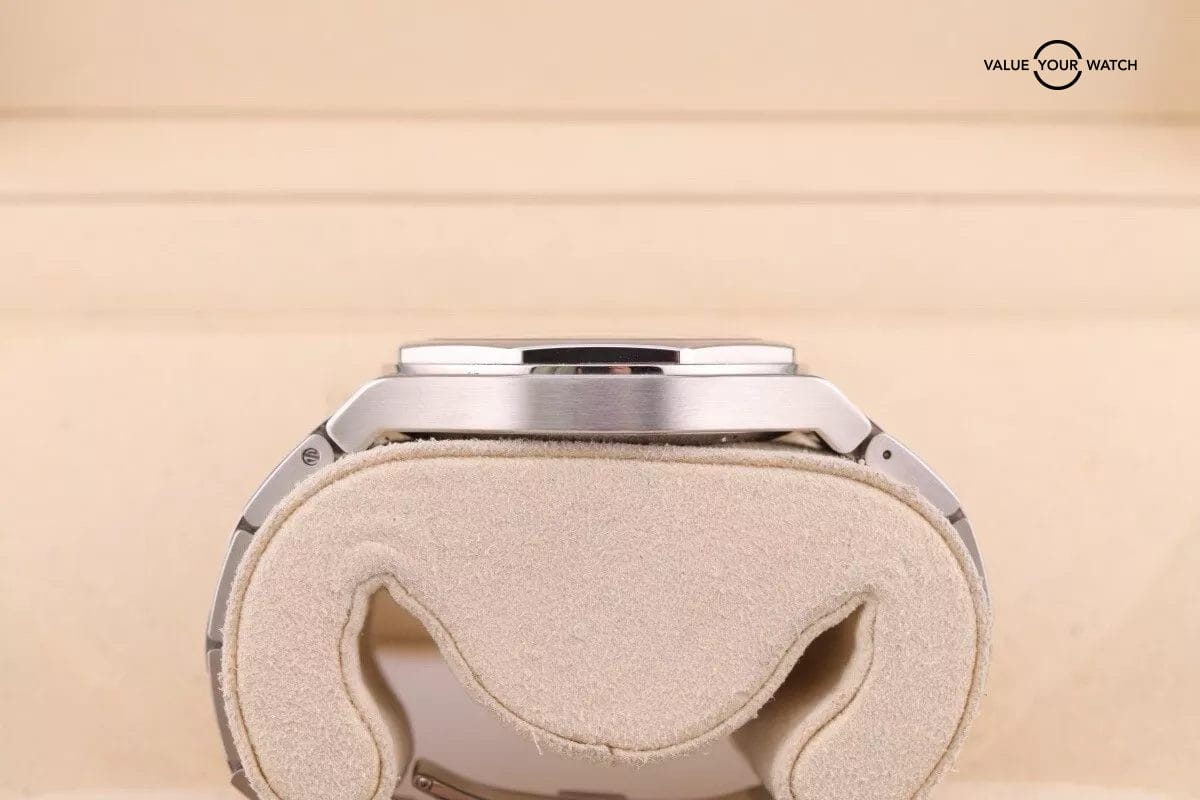 Girard-Perregaux Laureato Green Men's Watch - 81010-11-3153-1CM - Image 5