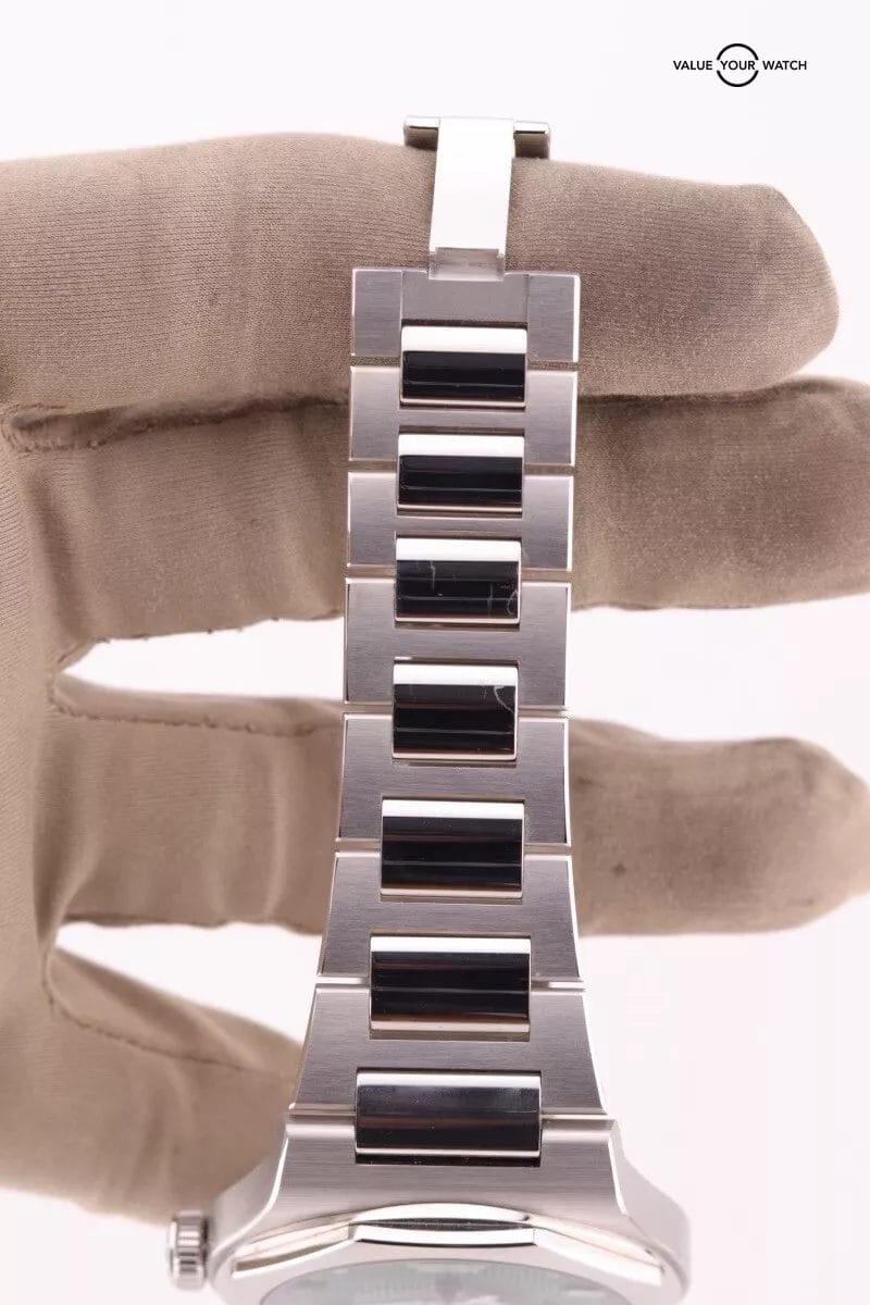 Girard-Perregaux Laureato Green Men's Watch - 81010-11-3153-1CM - Image 11