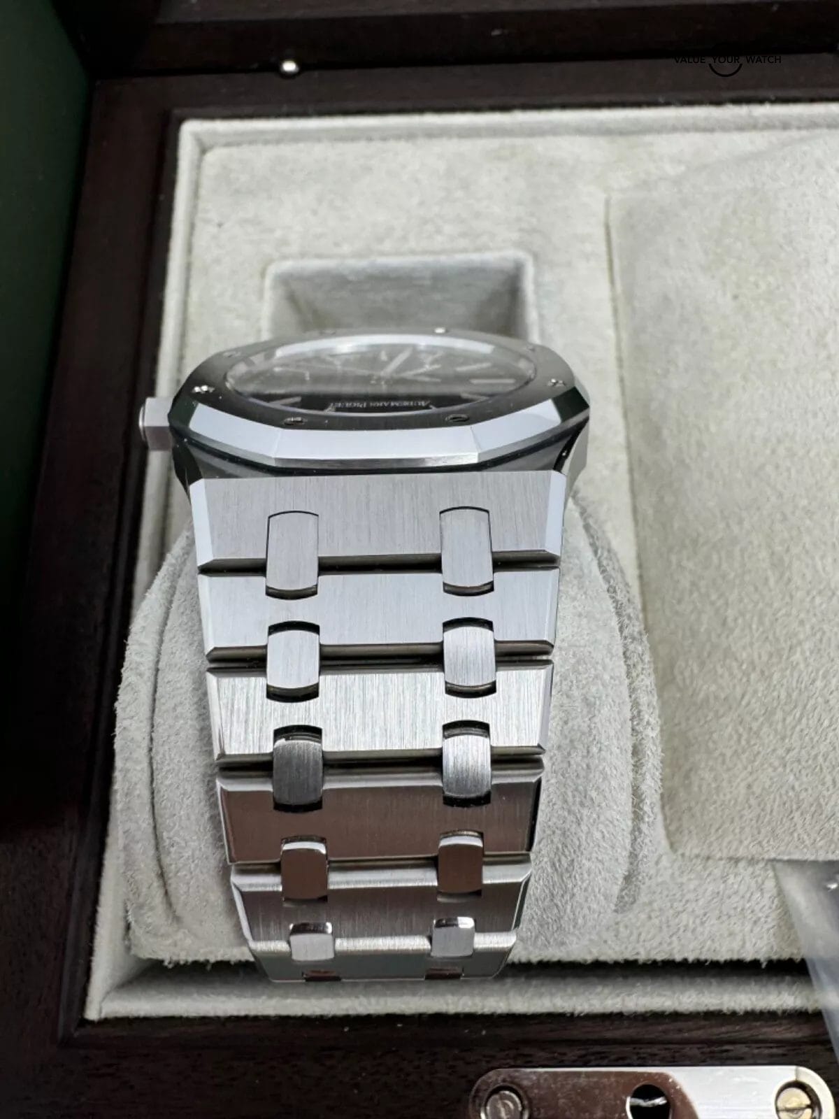 MINT BOX PAPERS Audemars Piguet Royal Oak 39mm Black Dial 15300ST.OO.1220ST.03 - Image 4