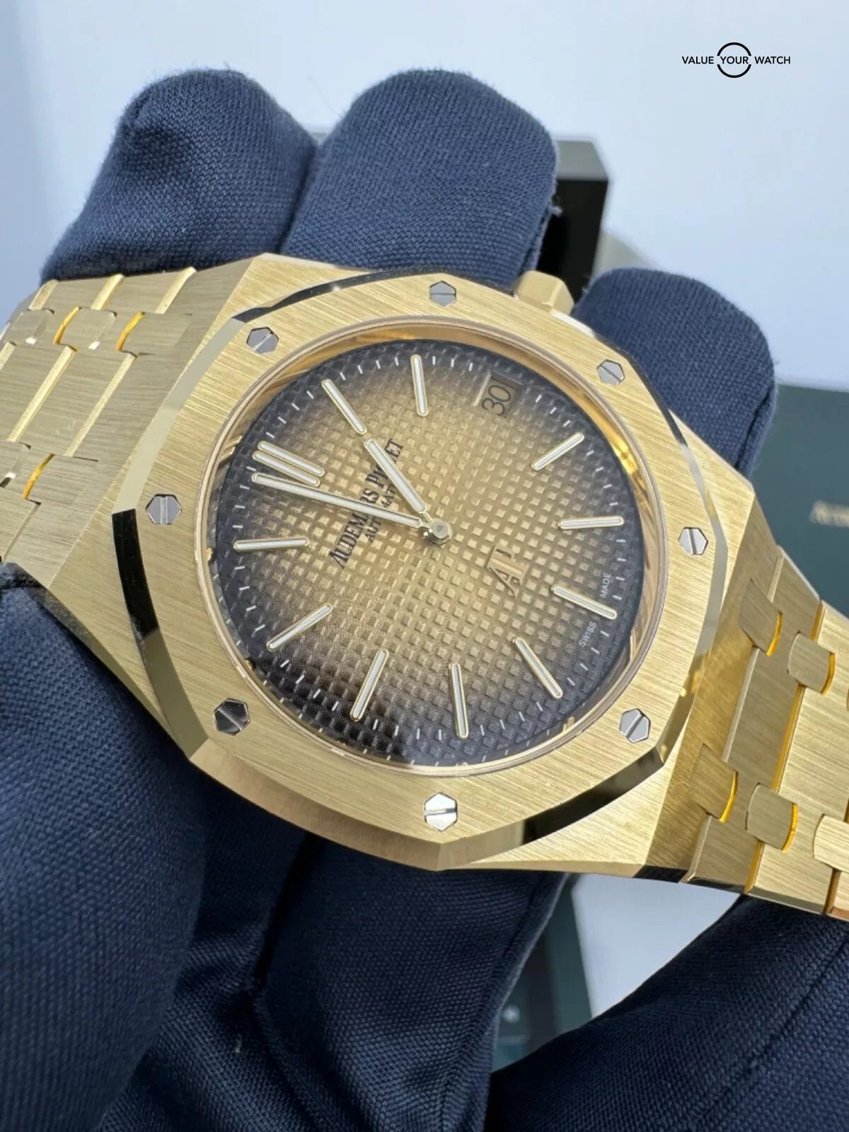 2024 Yellow Gold 39mm Jumbo Smoke Fume Dial 16202BA Audemars Piguet Royal Oak - Image 4