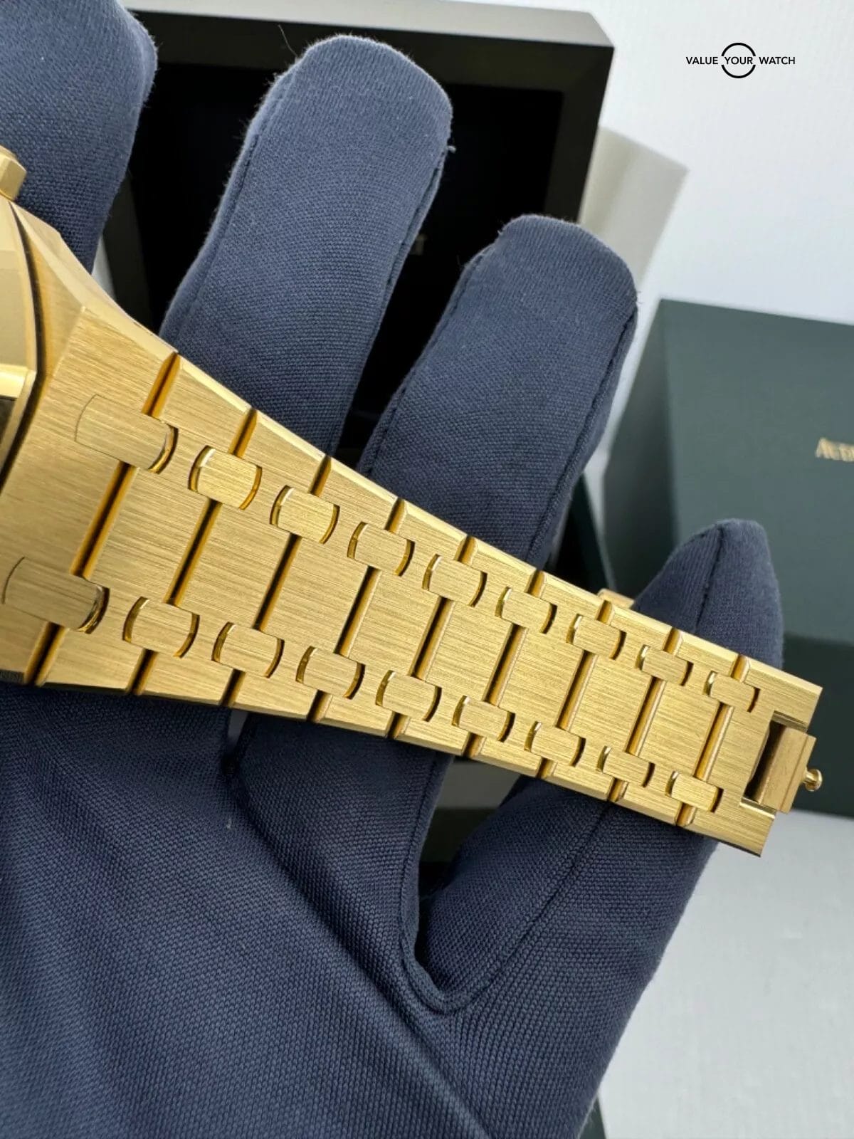 2024 Yellow Gold 39mm Jumbo Smoke Fume Dial 16202BA Audemars Piguet Royal Oak - Image 5