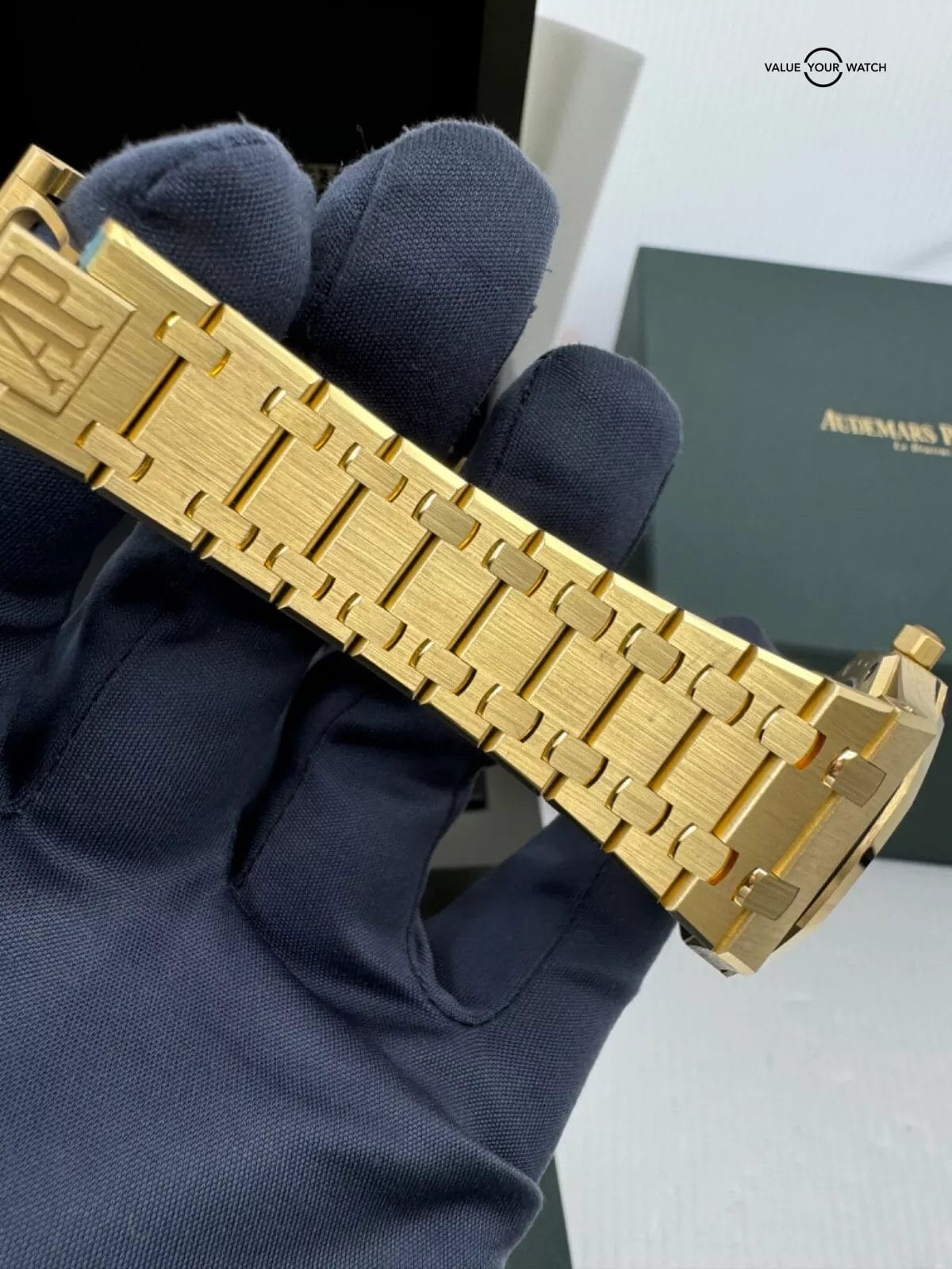 2024 Yellow Gold 39mm Jumbo Smoke Fume Dial 16202BA Audemars Piguet Royal Oak - Image 6