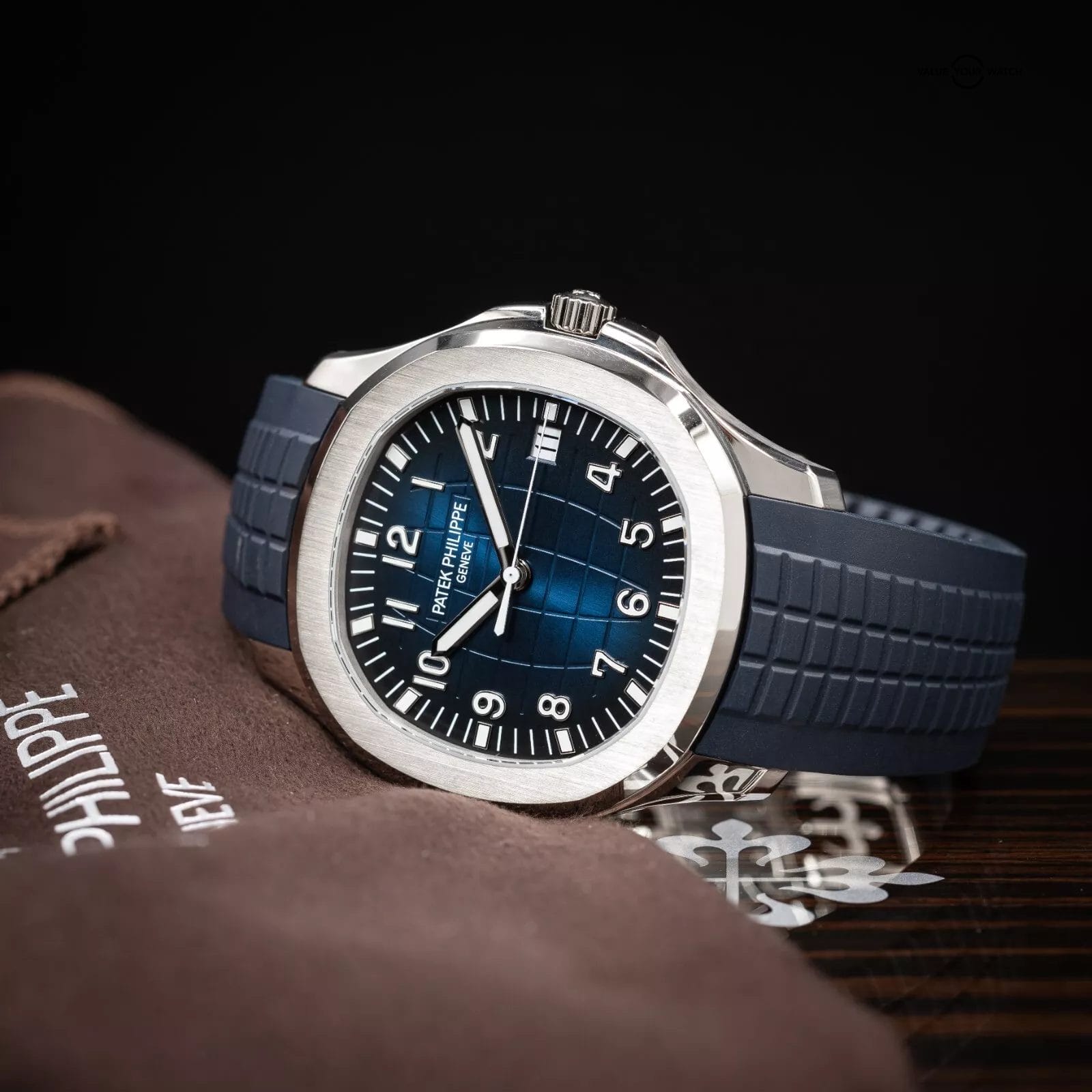 Patek Philippe Aquanaut 5168G-001 42.2mm White Gold Blue Dial Full Set 2021 - Image 4