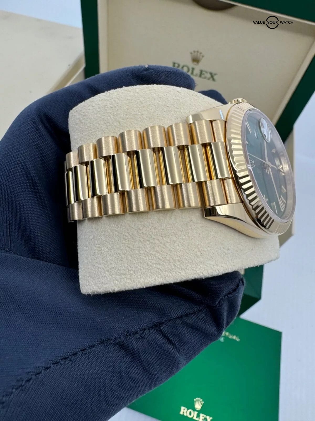 2022 MINT White Tag Original Green Roman Dial Rolex 18k Yellow