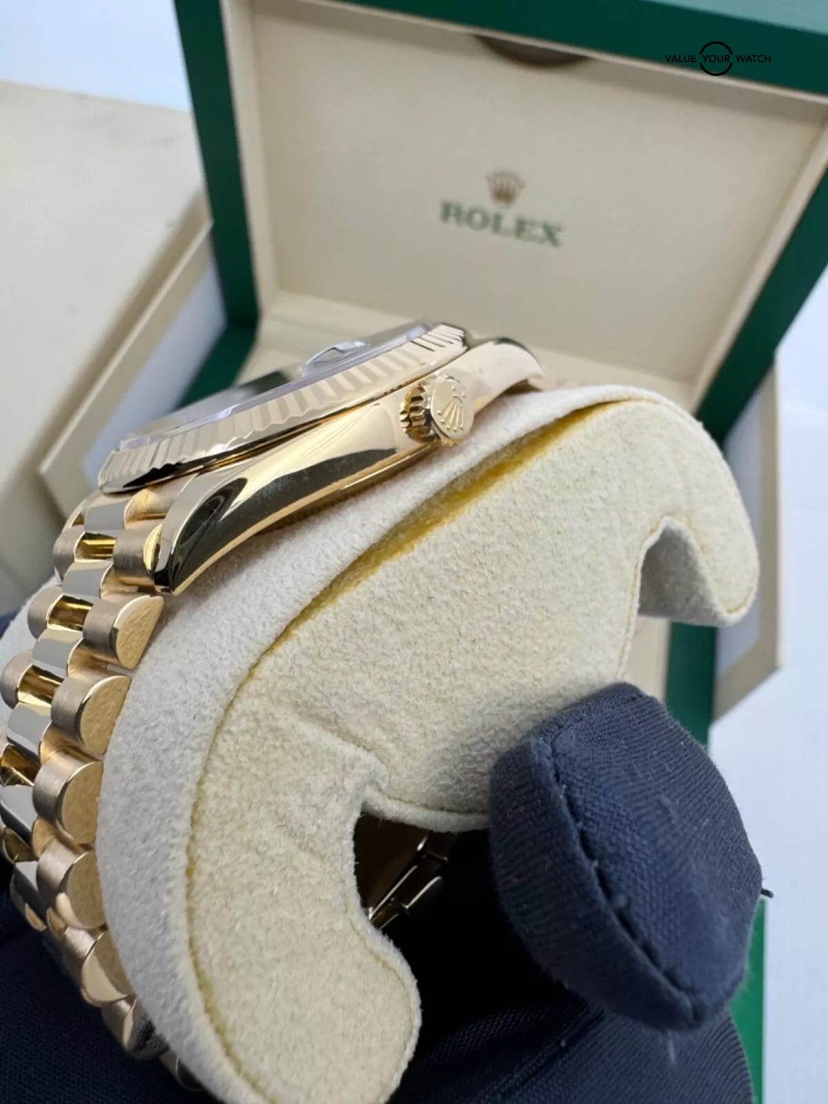 2022 MINT White Tag Original Green Roman Dial Rolex 18k Yellow