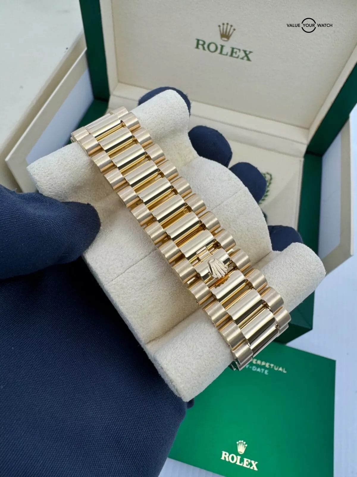 2022 MINT White Tag Original Green Roman Dial Rolex 18k Yellow