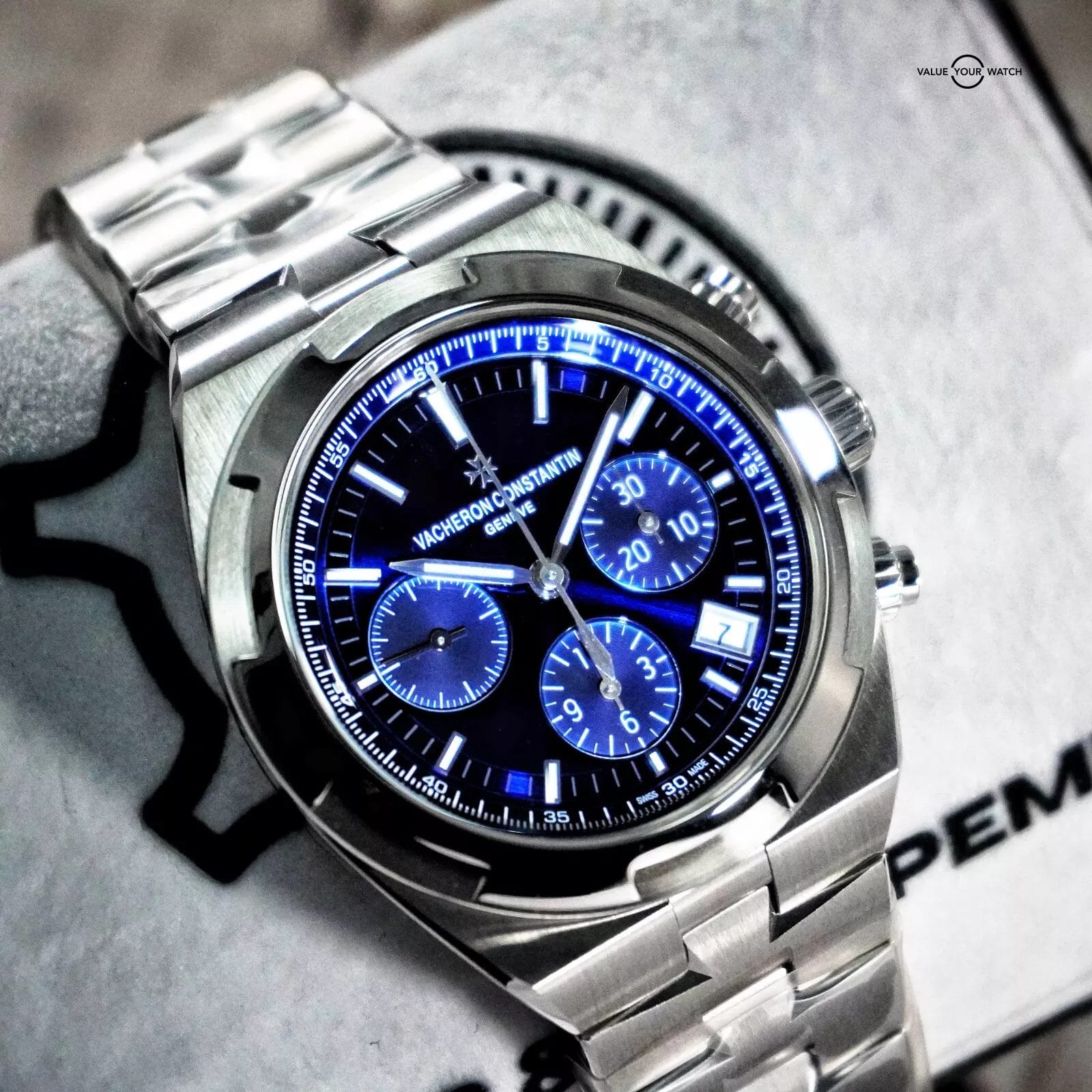 Vacheron Constantin Overseas Blue dial BNIB complete set - 5500V/110A-B148 - Image 10