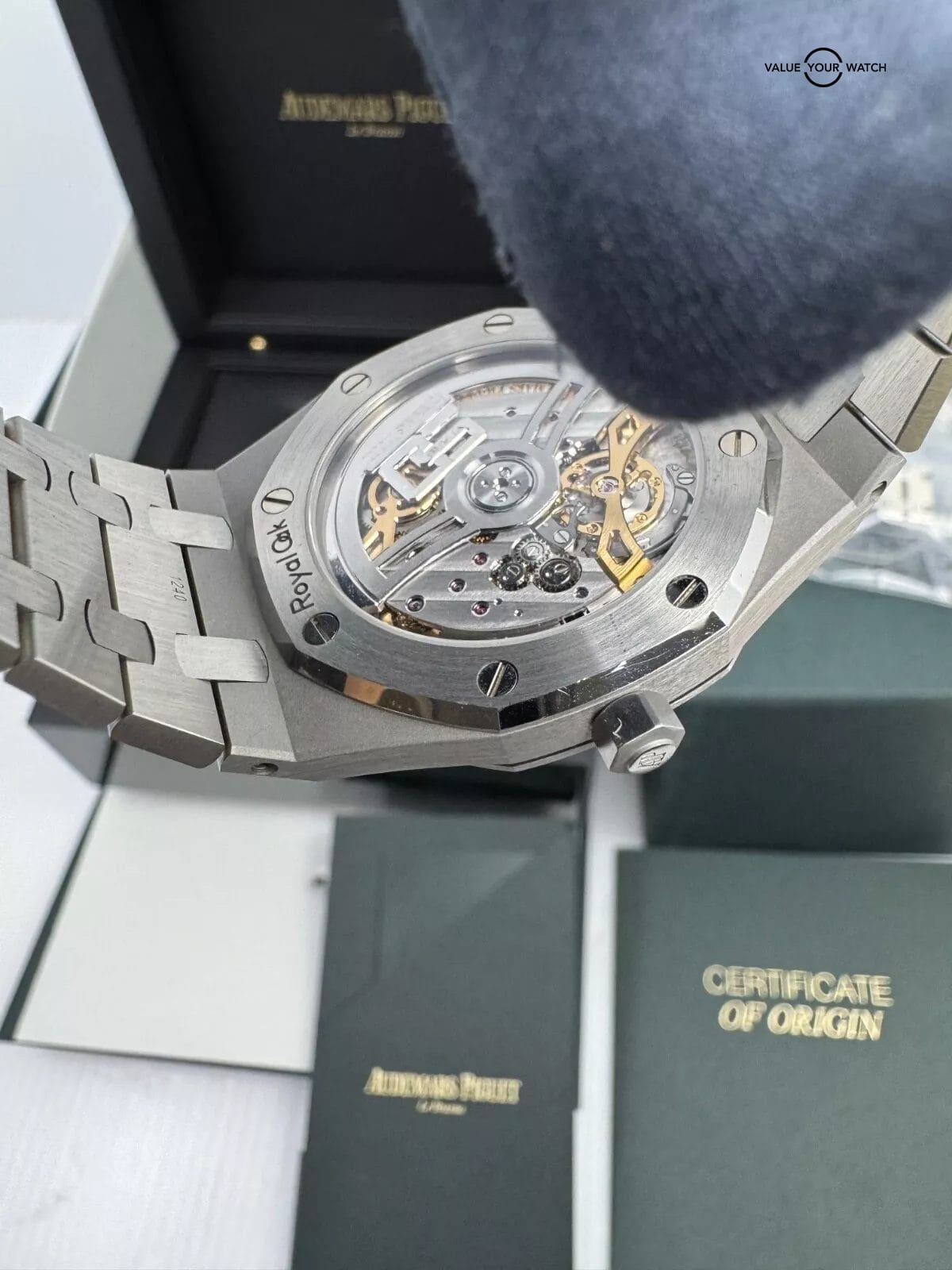 50th Anniversary Certificate Unpolished Blue Dial 39mm Royal Oak Jumbo in Steel - Image 4