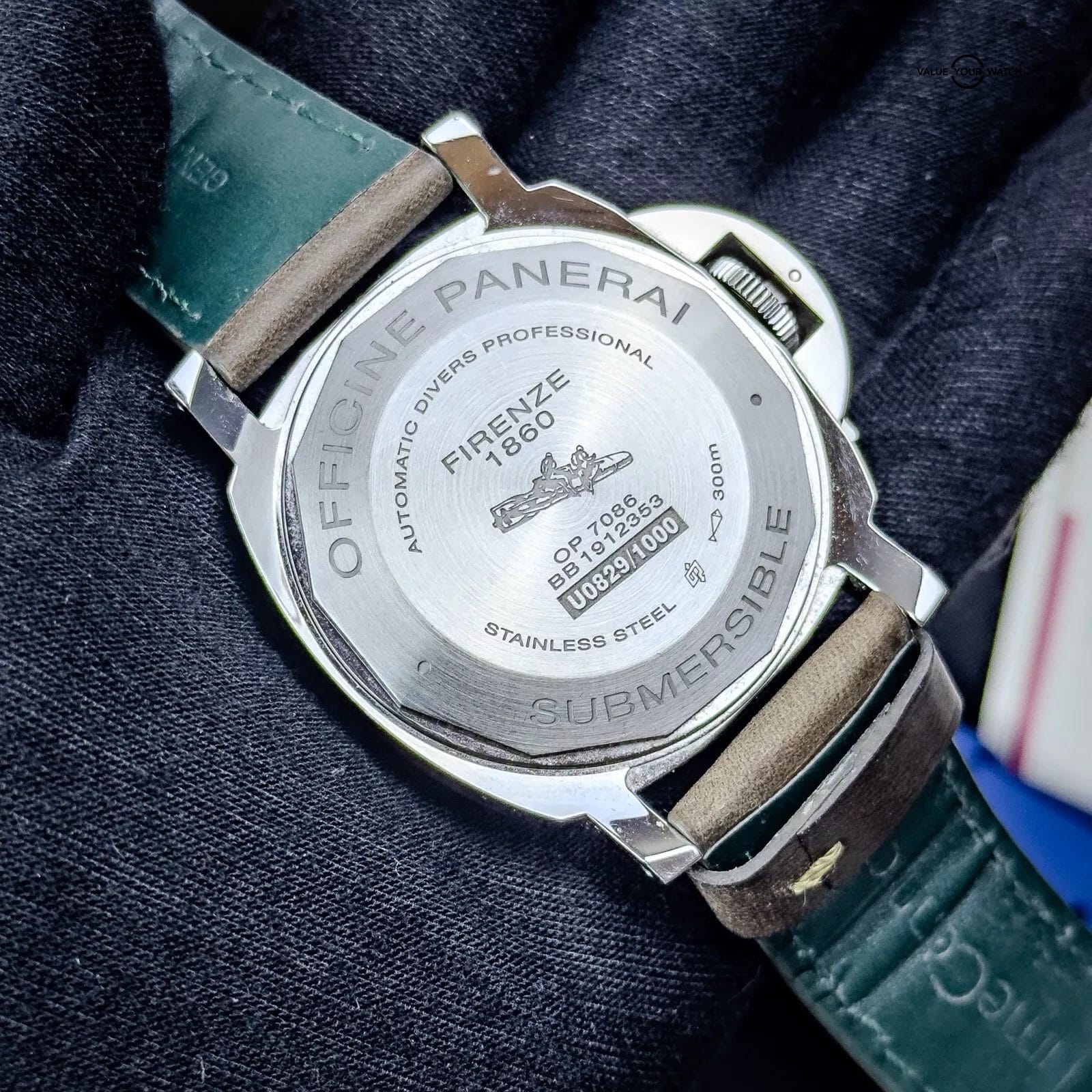 Panerai Luminor Submersible PAM01024 - 44mm Black Dial Steel - COMPLETE SET 2019 - Image 2