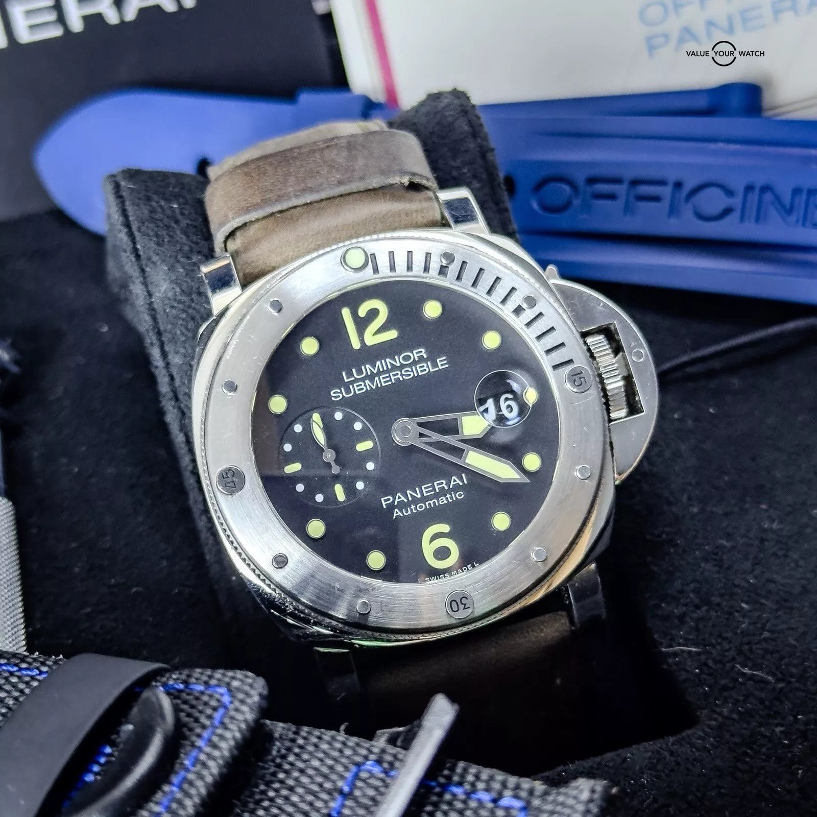Panerai Luminor Submersible PAM01024 - 44mm Black Dial Steel - COMPLETE SET 2019 - Image 10
