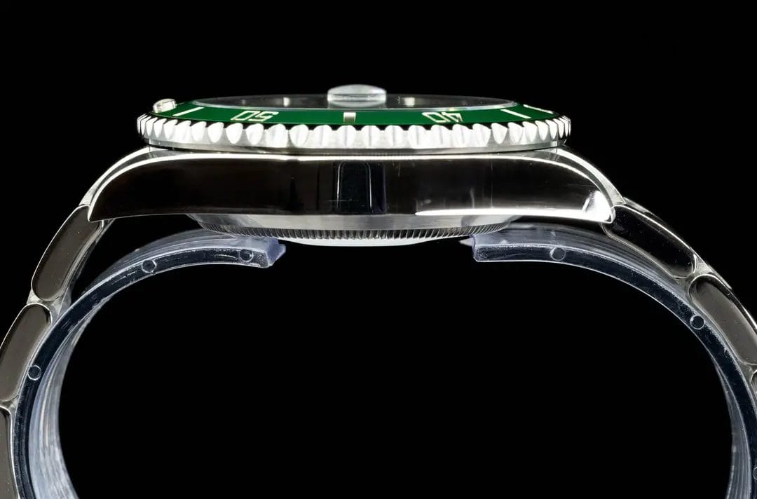 Rolex Submariner Date / Green / 40mm - Image 12