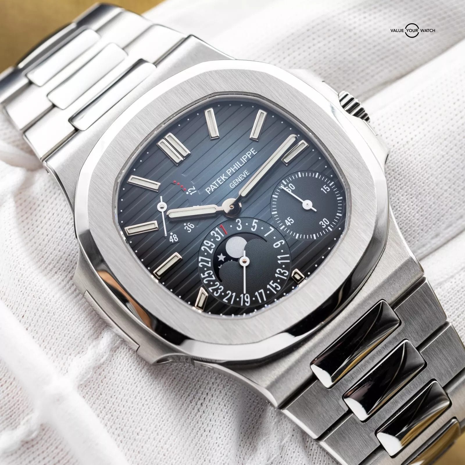 Patek Philippe Nautilus Moon Phase Stainless Steel 40mm 5712/1a - Complete Set - Image 4