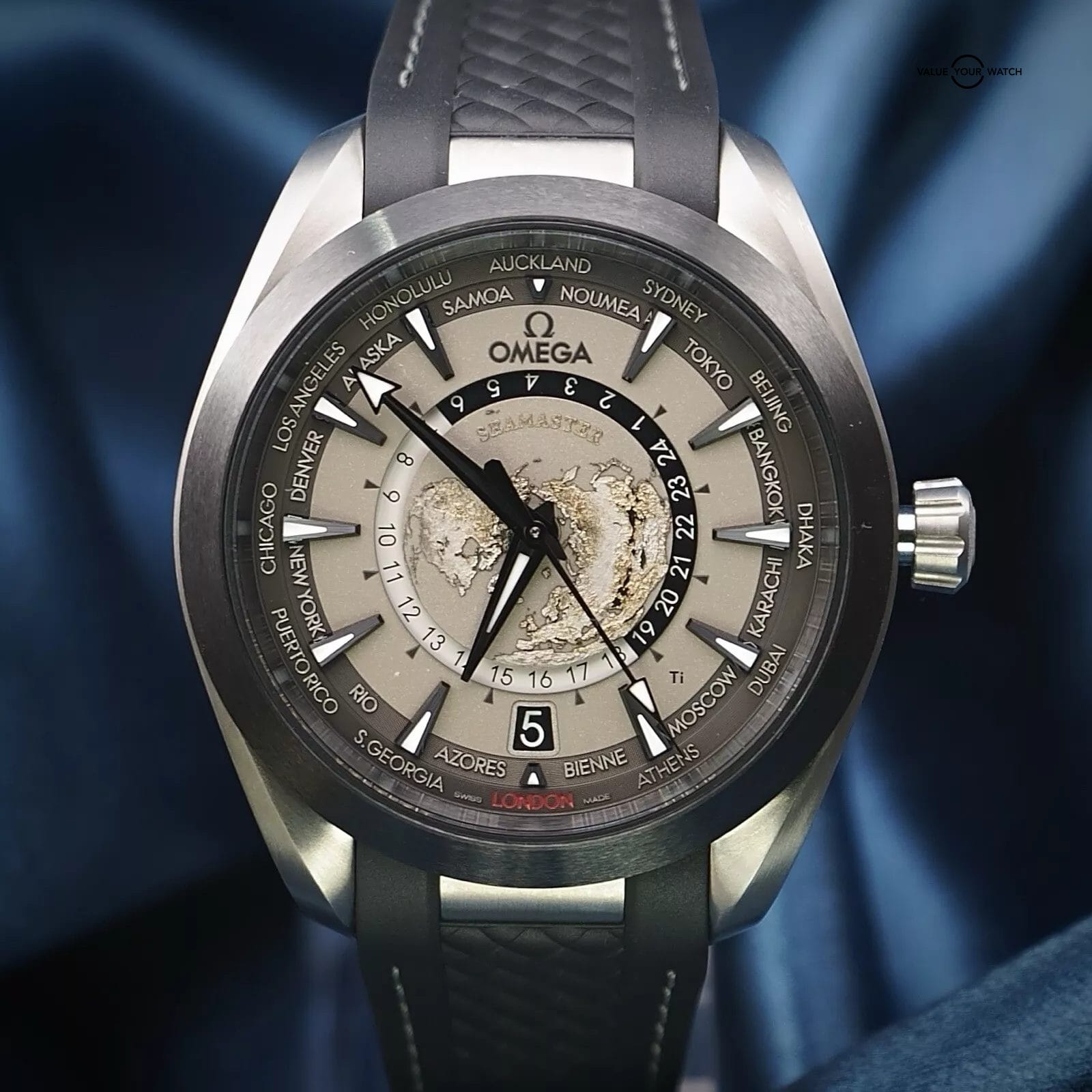 2024 Omega Seamaster Aqua Terra Worldtimer TITANIUM 43mm, 220.92.43.22.99.001 - Image 3