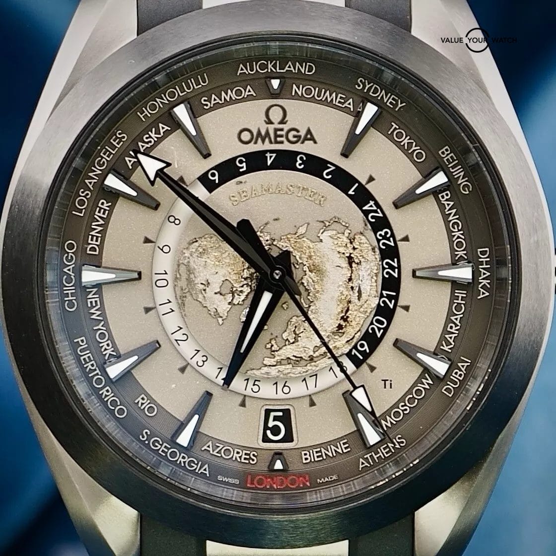2024 Omega Seamaster Aqua Terra Worldtimer TITANIUM 43mm, 220.92.43.22.99.001 - Image 4