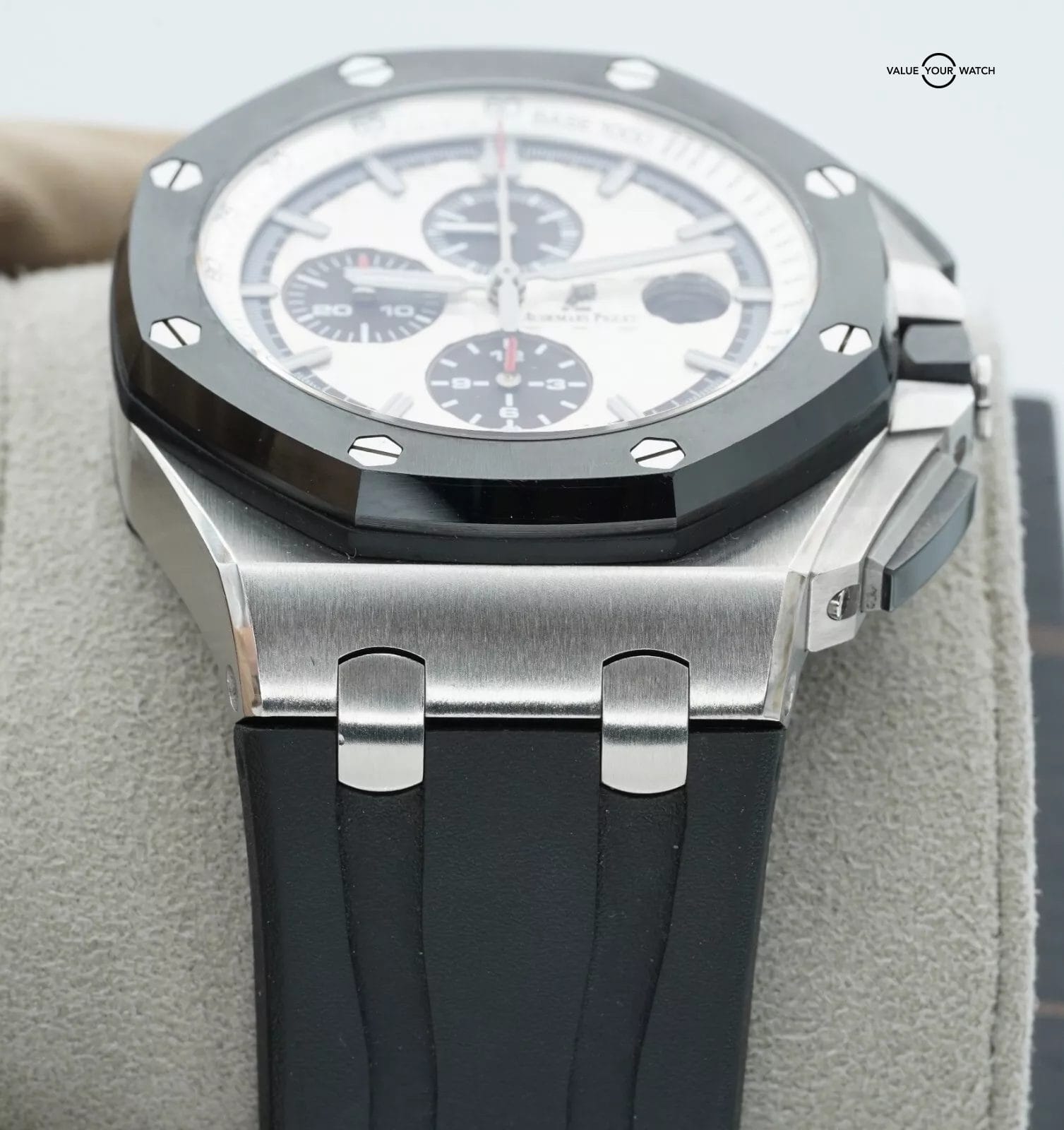 Audemars Piguet Royal Oak Offshore 26400SO 44mm Black Ceramic Panda Chronograph! - Image 6