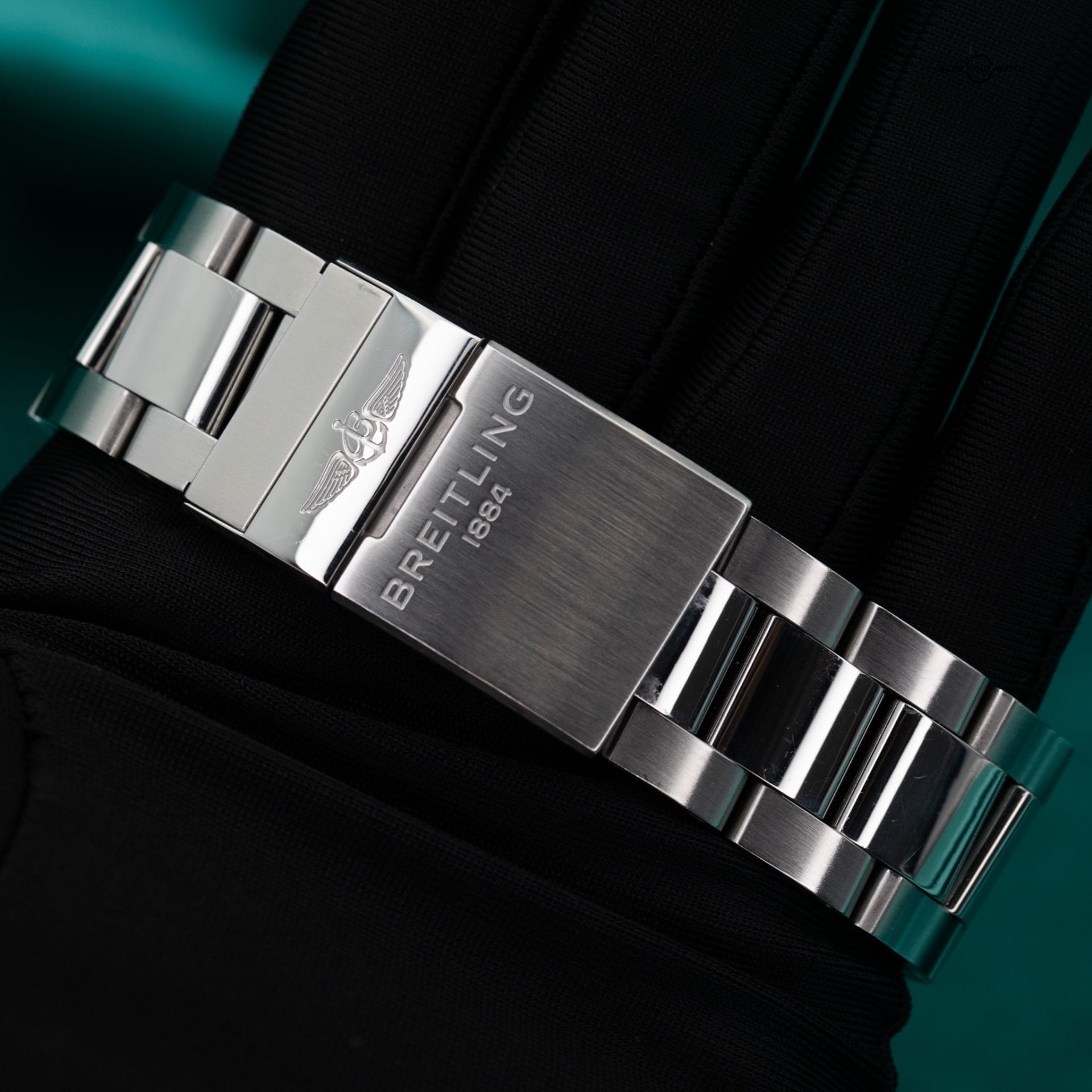 BREITLING AVENGER YEAR: 2022 FULL BOX AND PAPERS - Image 4