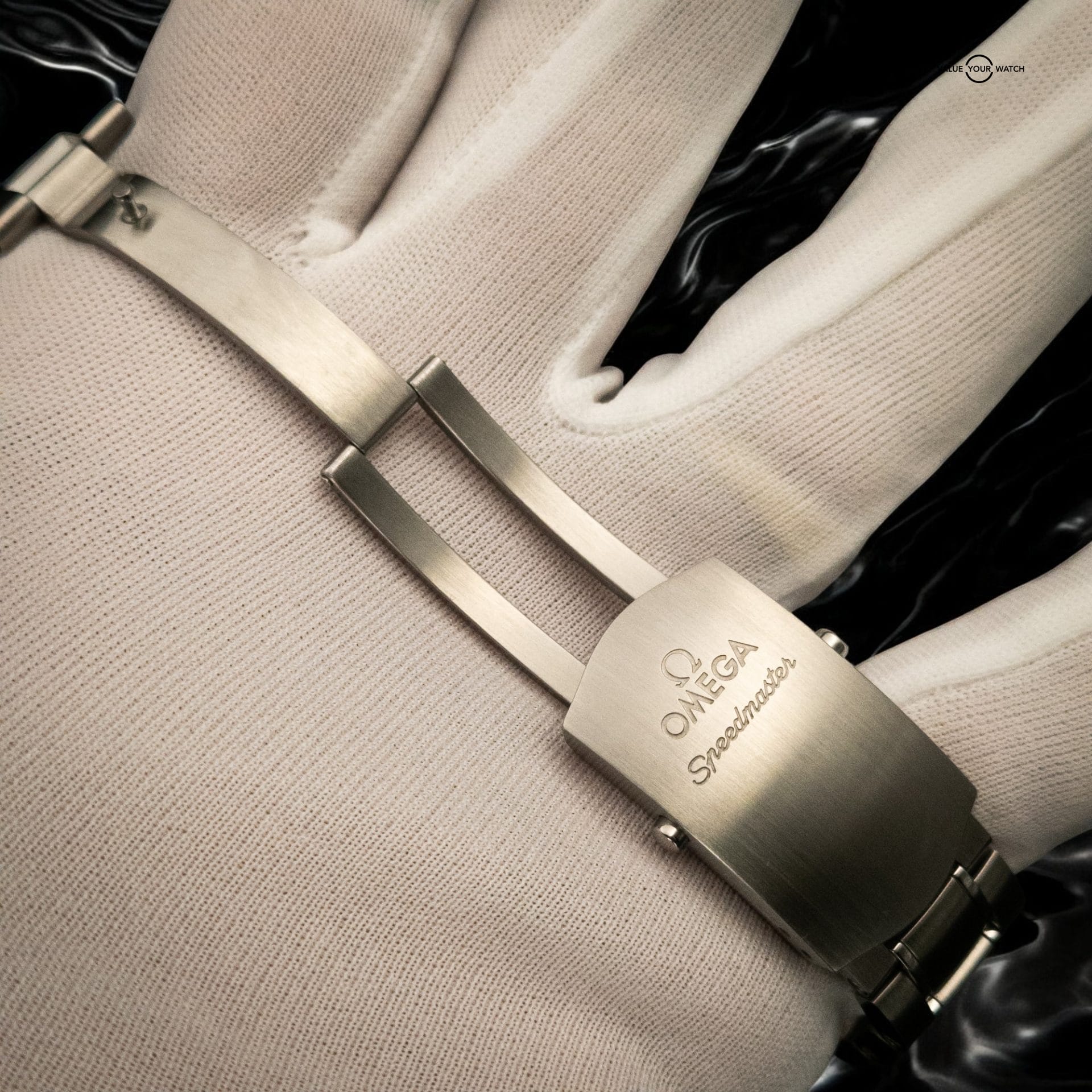 OMEGA Speedmaster Racing - 2021 - 326.30.40.50.01.001 - Image 14