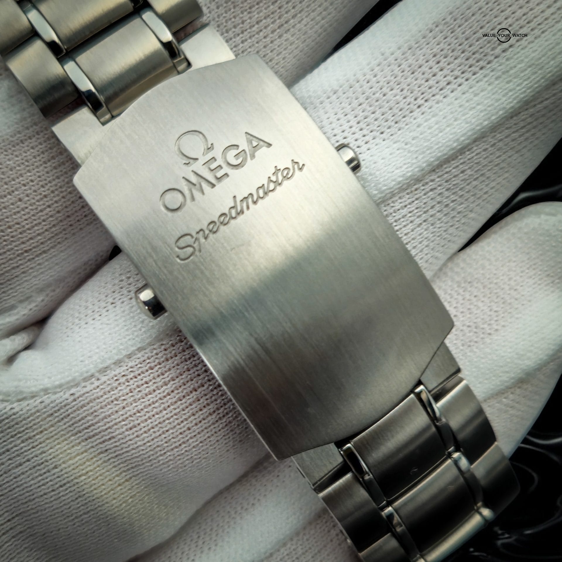 OMEGA Speedmaster Racing - 2021 - 326.30.40.50.01.001 - Image 15