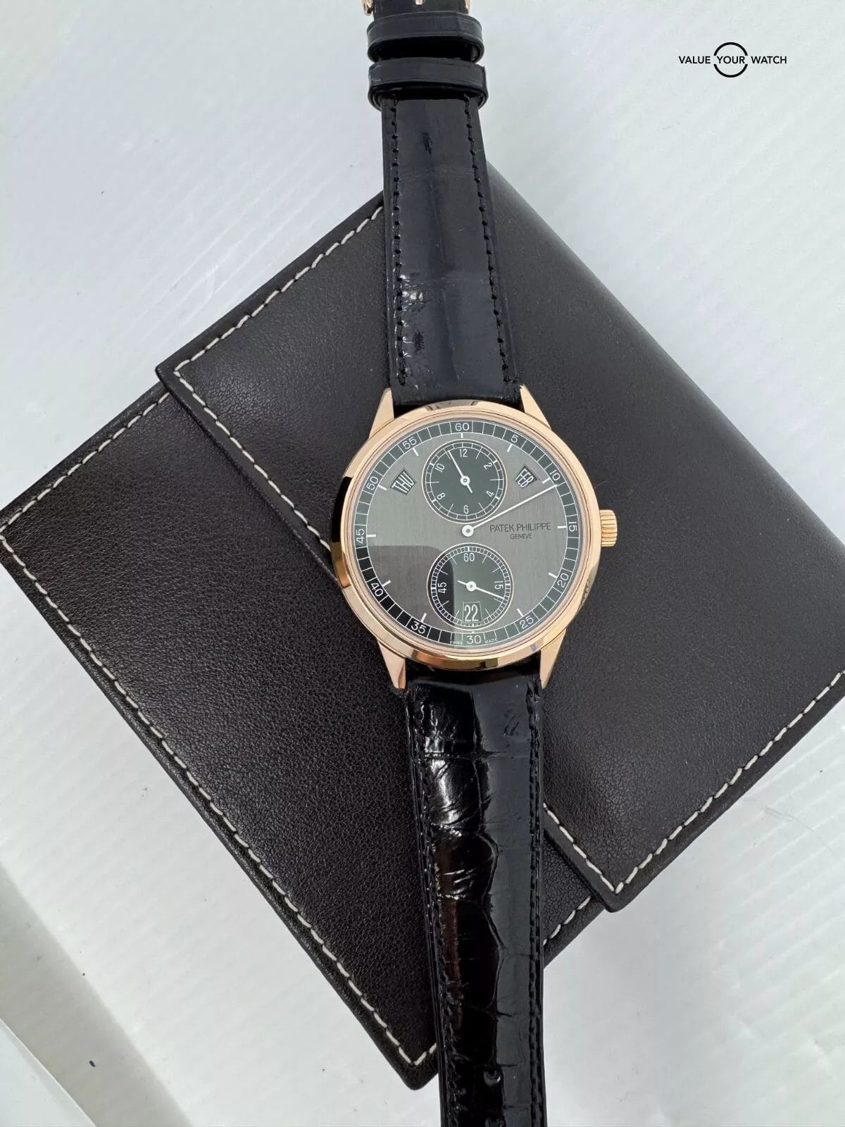 MINT Patek Philippe Complications Annual Cal. Regulator Rose Gold 5235/50R-001