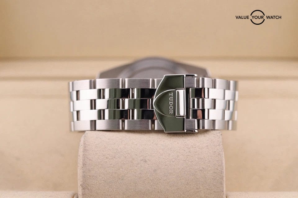 Tudor Glamour Date-Day Stainless Steel Silver Dial 39mm Automatic Men’s 56000 - Image 7