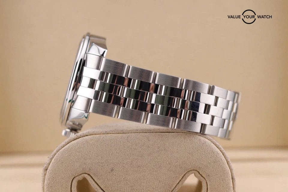 Tudor Glamour Date-Day Stainless Steel Silver Dial 39mm Automatic Men’s 56000 - Image 8