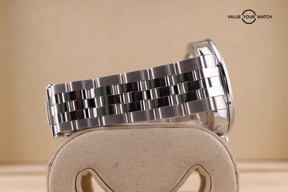 Tudor Glamour Date-Day Stainless Steel Silver Dial 39mm Automatic Men’s 56000 - Image 9