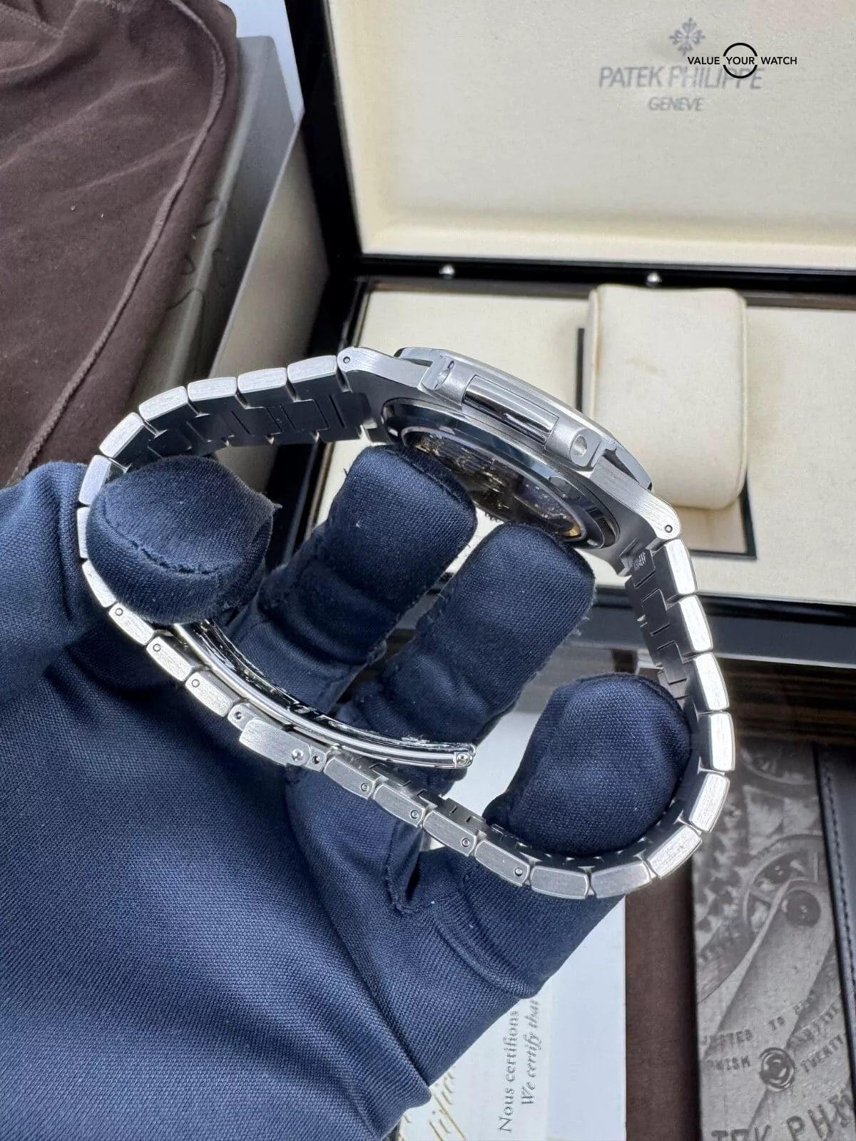 Patek Philippe 2017 MINT COMPLETE Blue Dial Steel 40mm Nautilus Full Links - Image 5