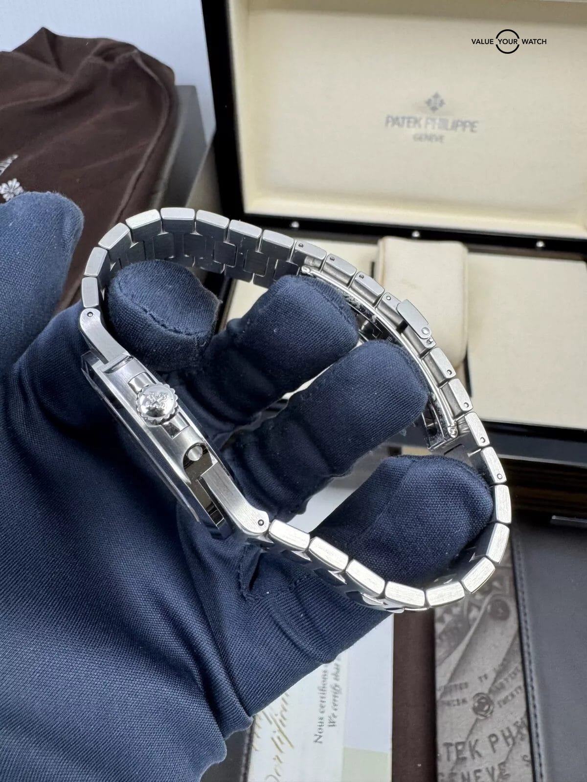 Patek Philippe 2017 MINT COMPLETE Blue Dial Steel 40mm Nautilus Full Links - Image 6