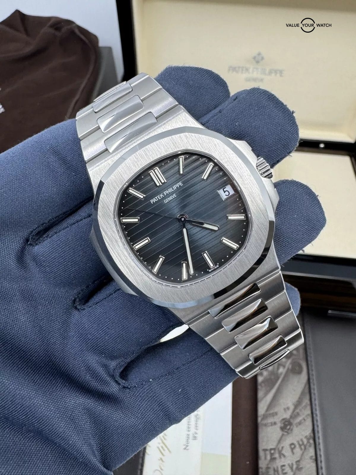 Patek Philippe 2017 MINT COMPLETE Blue Dial Steel 40mm Nautilus Full Links