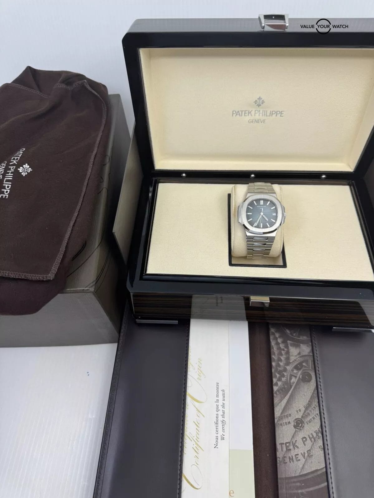 Patek Philippe 2017 MINT COMPLETE Blue Dial Steel 40mm Nautilus Full Links - Image 8