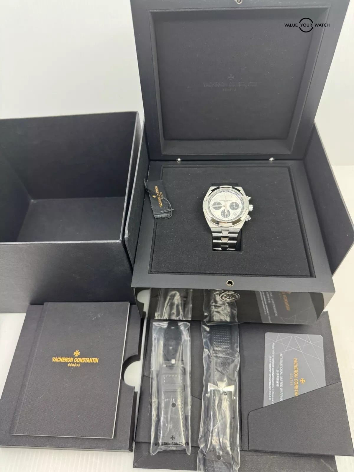 2023 MINT Complete Set Panda Dial Overseas Chronograph Panda Vacheron Constantin - Image 4