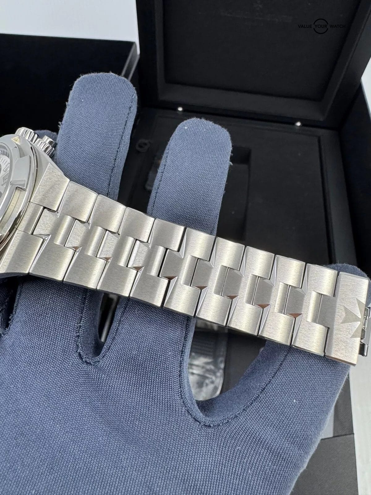 2023 MINT Complete Set Panda Dial Overseas Chronograph Panda Vacheron Constantin - Image 5