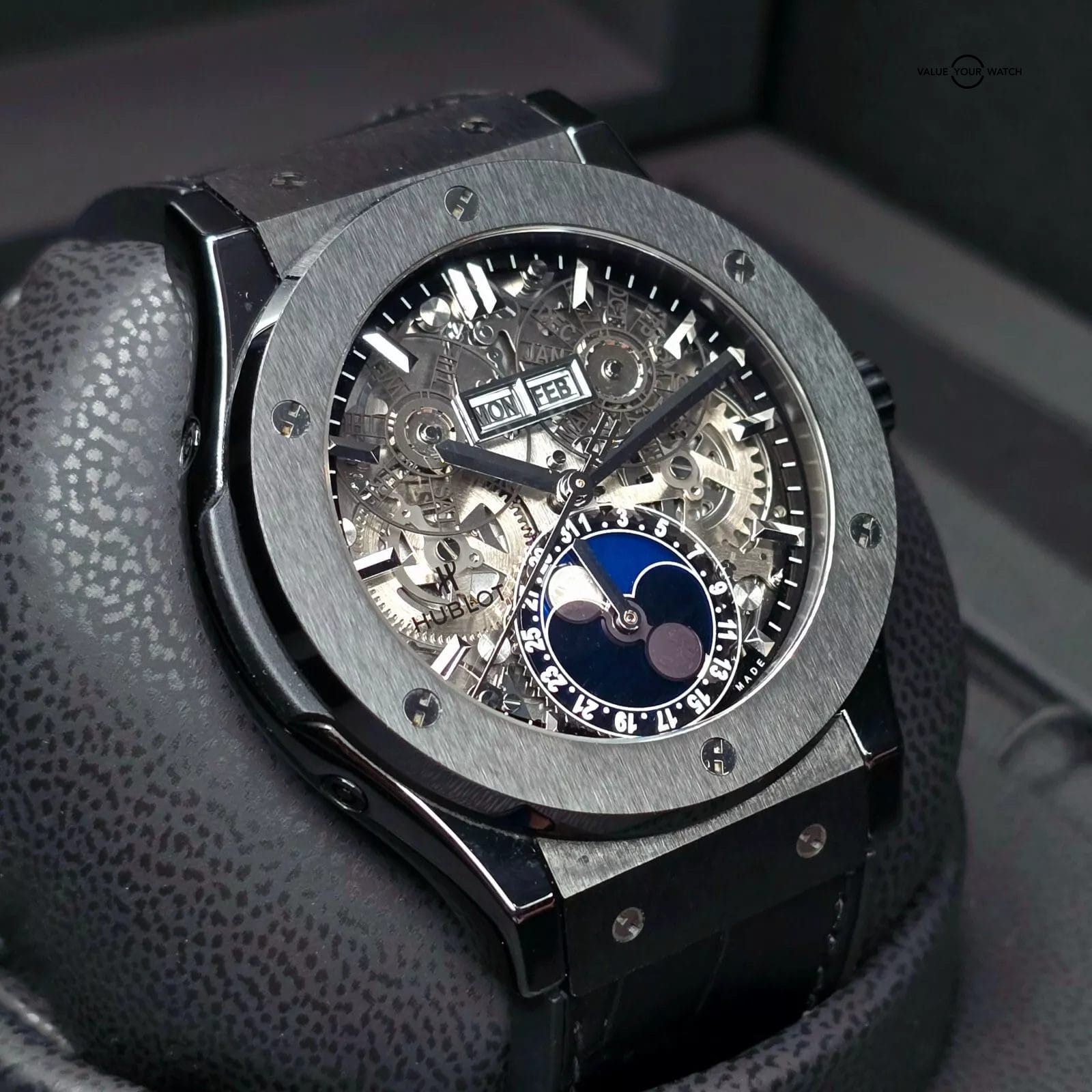 Hublot Aerofusion Moonphase, skeleton dial in black ceramic! Triple Date Classic