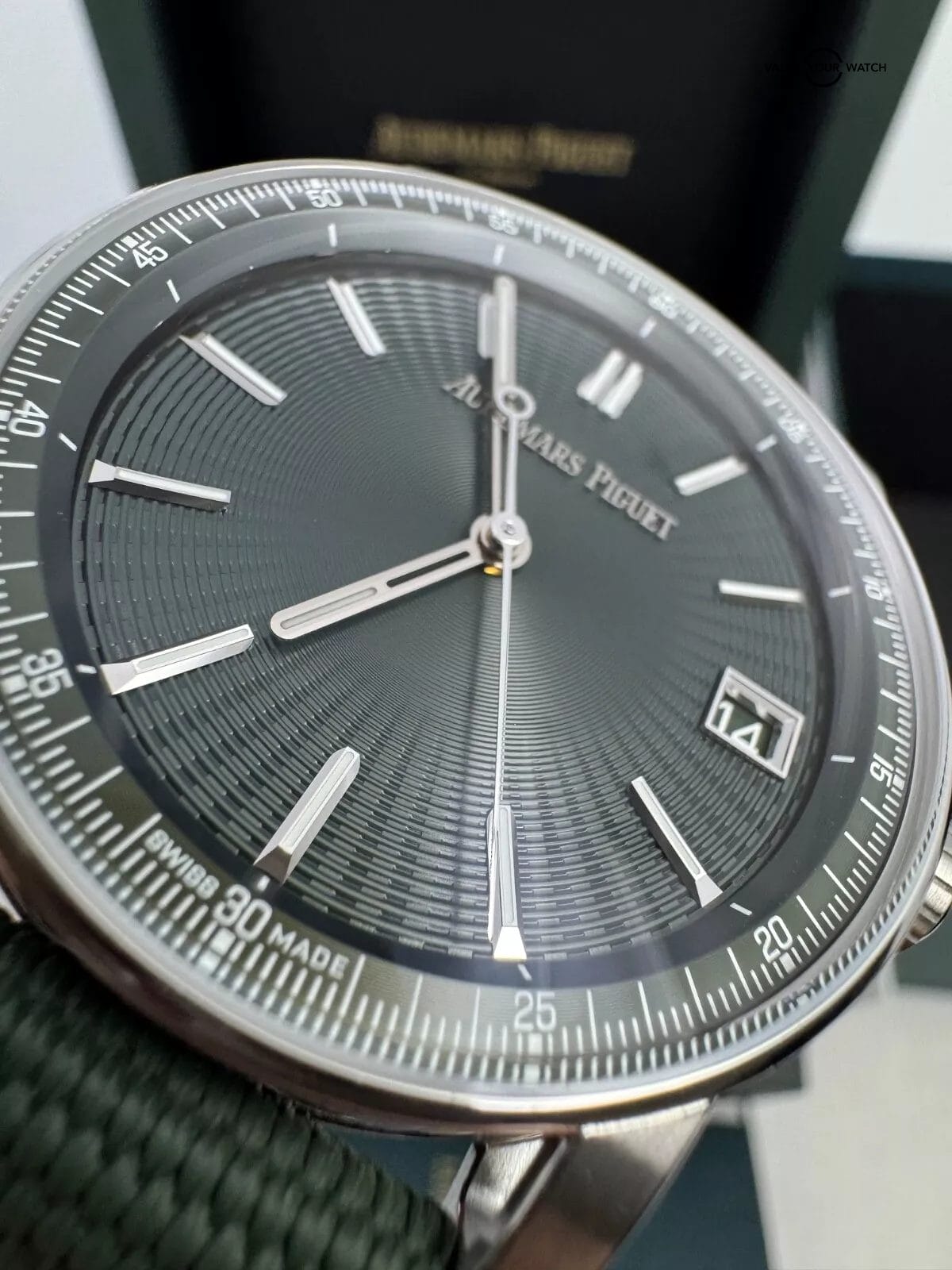 2025 Fresh Unworn Green Code 11.59 in Steel Audemars Piguet Complete Set - Image 3