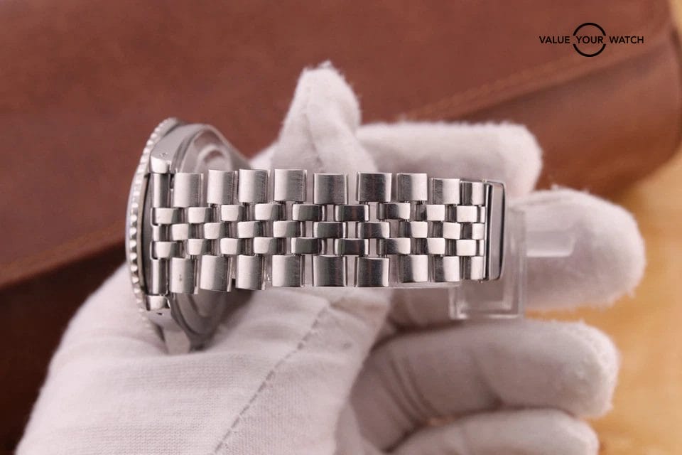 1969 Rolex GMT Master 1675 | Long E Singer Dial | 1.9mil Serial | Fresh Service - Image 9