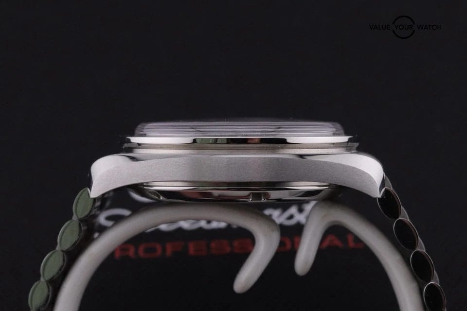 2024 Omega Speedmaster Moonwatch White 310.30.42.50.04.001 Complete Set - Image 5