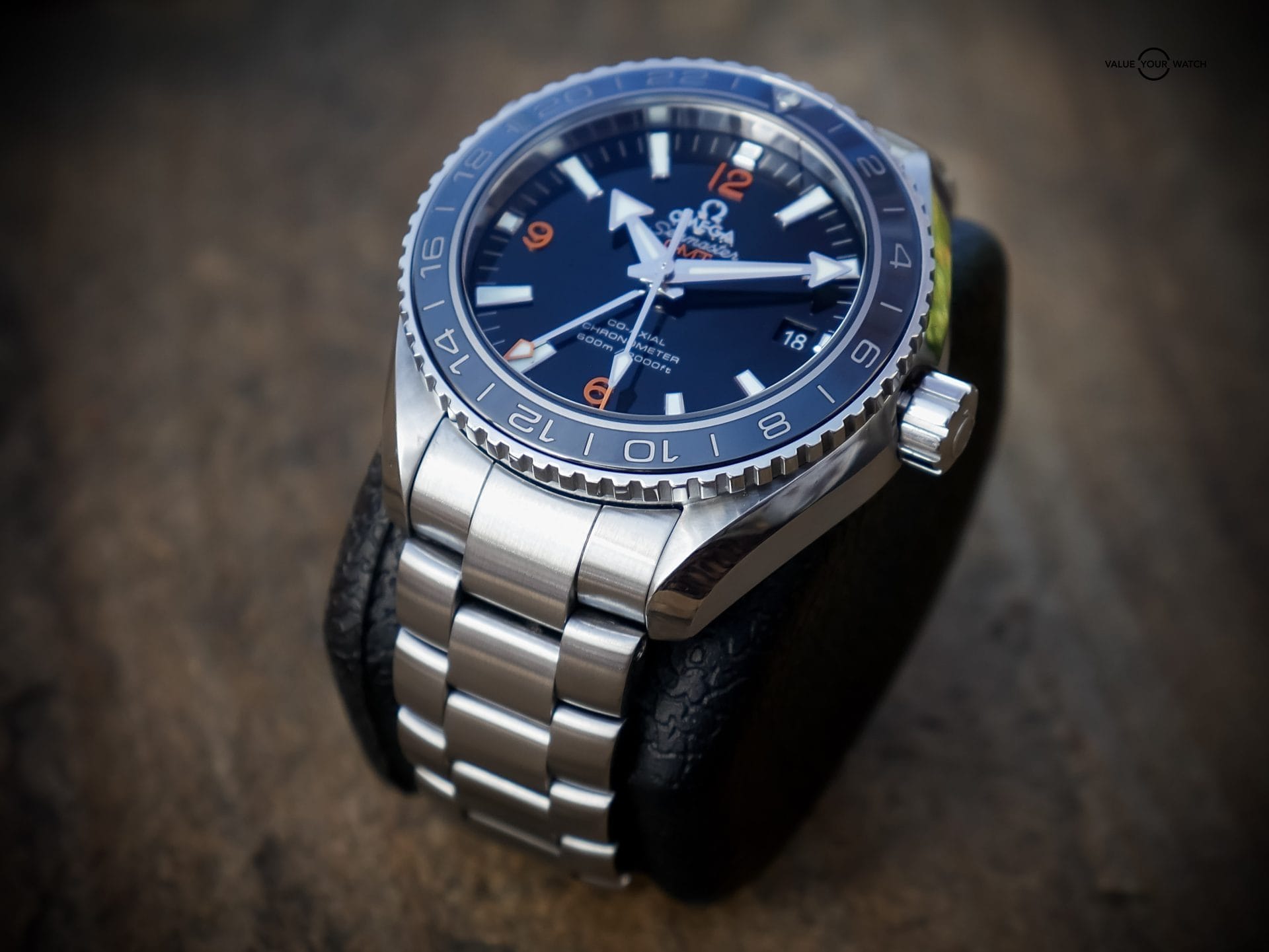 Omega Seamaster Planet Ocean GMT - Image 13